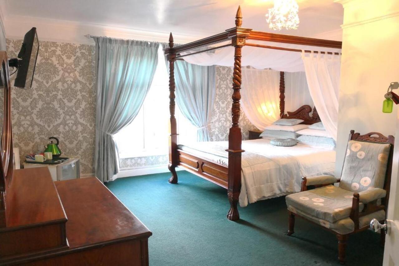 เดอะ อาร์ช บีแอนด์บี Bed & Breakfast เซนต์ออสเทลล์ ภายนอก รูปภาพ
