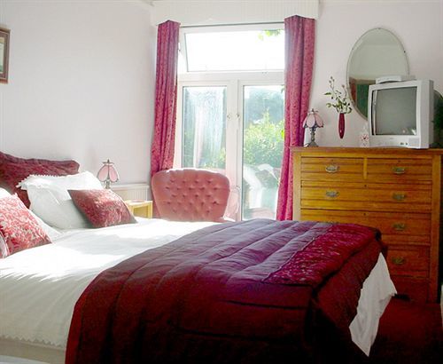 เดอะ อาร์ช บีแอนด์บี Bed & Breakfast เซนต์ออสเทลล์ ภายนอก รูปภาพ